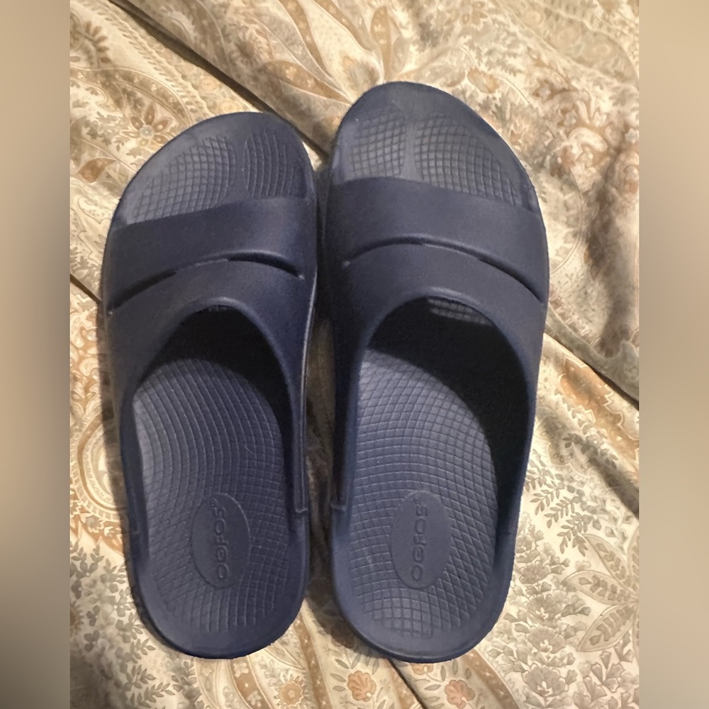 Oofos Navy Recovery Slides